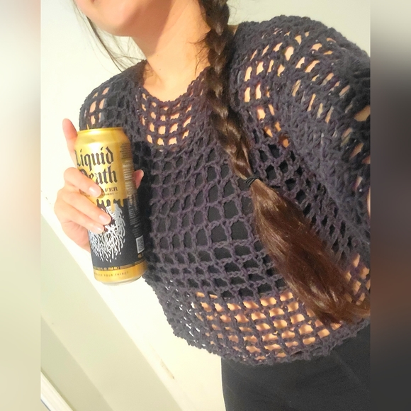 Handmade crochet mesh crop top - Picture 3 of 4